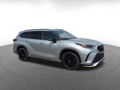 Silver 2024 Toyota Highlander XSE