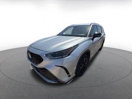 Silver 2024 Toyota Highlander XSE