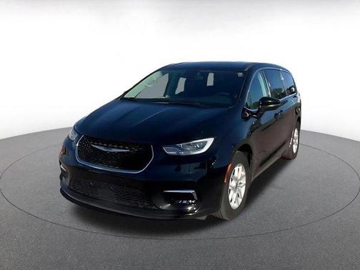 2023 Chrysler Pacifica Touring-L