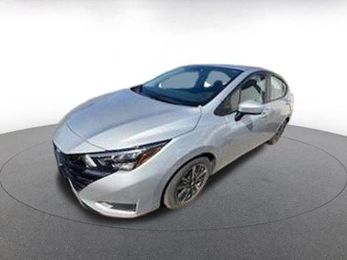 Brilliant Silver Metallic 2025 Nissan Versa 1.6 SV