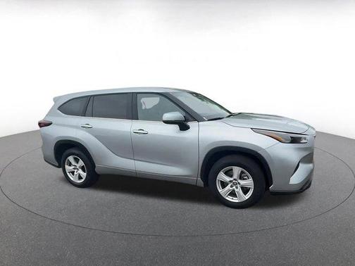 2025 Toyota Highlander LE