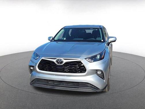 2025 Toyota Highlander LE