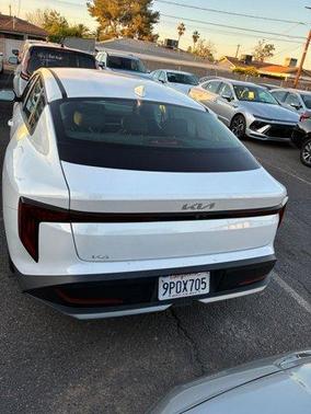 Snow White Pearl 2025 Kia K4