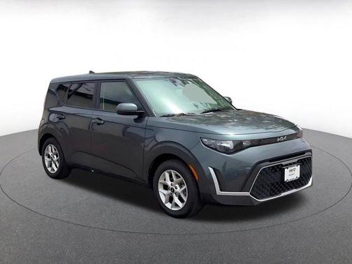 Gravity Gray 2025 Kia Soul LX