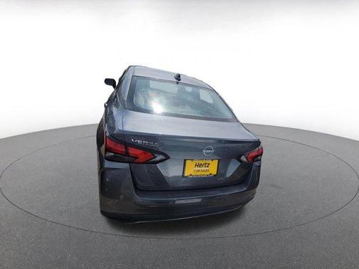 Gun Metallic 2025 Nissan Versa 1.6 SV