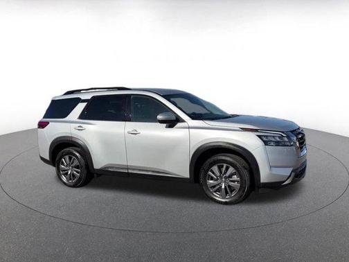 Brilliant Silver Metallic 2025 Nissan Pathfinder SV