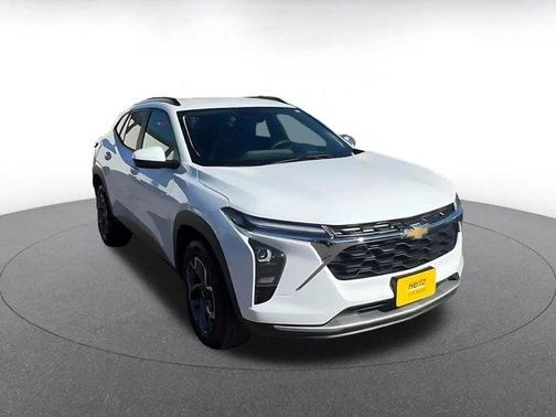 Summit White 2025 Chevrolet Trax LT