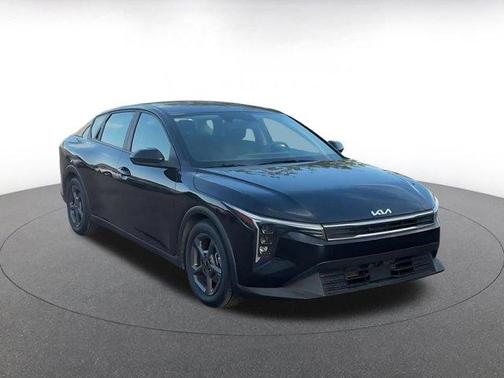 Aurora Black Pearl 2025 Kia K4