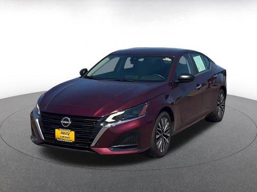 Garnet Pearl Me 2025 Nissan Altima SV