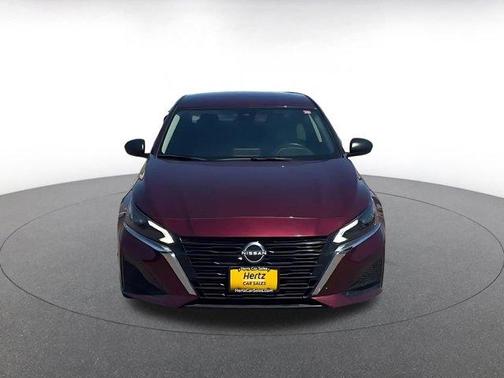 Garnet Pearl Me 2025 Nissan Altima SV