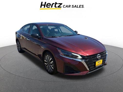 Garnet Pearl Me 2025 Nissan Altima SV