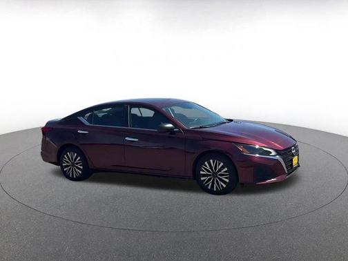 Garnet Pearl Me 2025 Nissan Altima SV