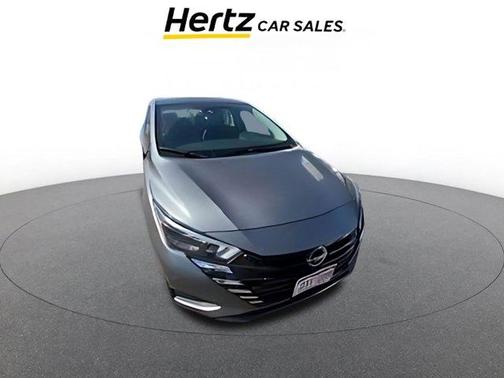 Gun Metallic 2025 Nissan Versa 1.6 SV