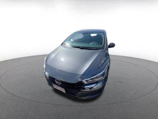 Gun Metallic 2025 Nissan Versa 1.6 SV