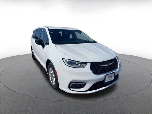 2024 Chrysler Pacifica Touring-L