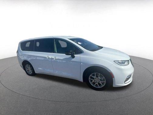 2024 Chrysler Pacifica Touring-L