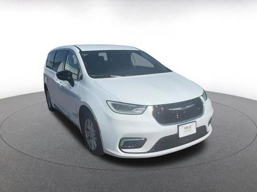 2024 Chrysler Pacifica Touring-L