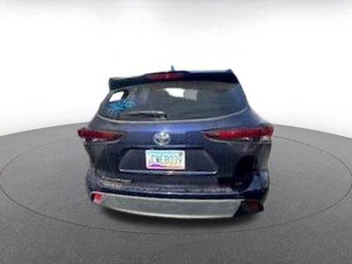 2025 Toyota Highlander LE