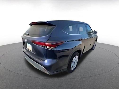 2025 Toyota Highlander LE