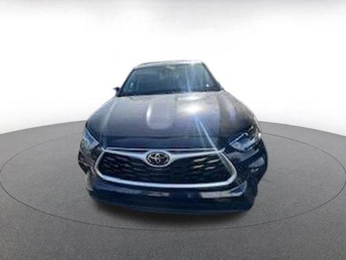 2025 Toyota Highlander LE