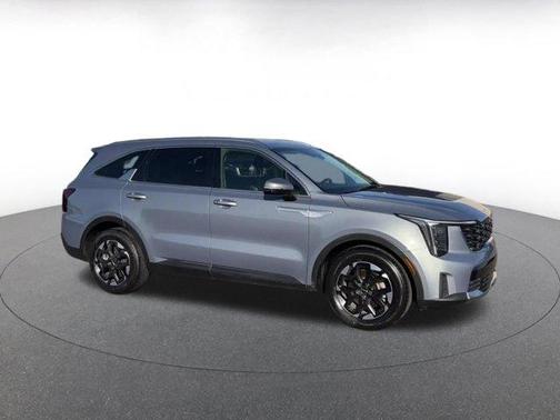 Everlasting Silver 2024 Kia Sorento S