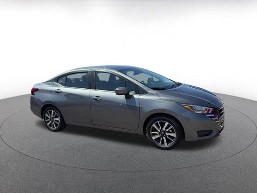 Gun Metallic 2025 Nissan Versa 1.6 SV