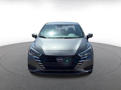 Gun Metallic 2025 Nissan Versa 1.6 SV