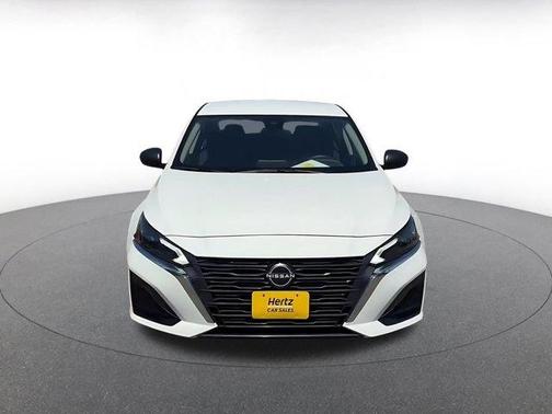 Glacier White 2025 Nissan Altima SV