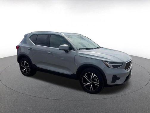 2024 Volvo XC40 CORE