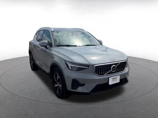 2024 Volvo XC40 CORE