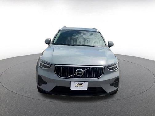 2024 Volvo XC40 CORE