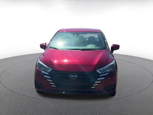 Scarlet Ember 2025 Nissan Versa 1.6 SV