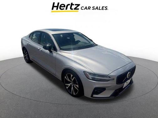 2024 Volvo S60 B5 Core Dark Theme