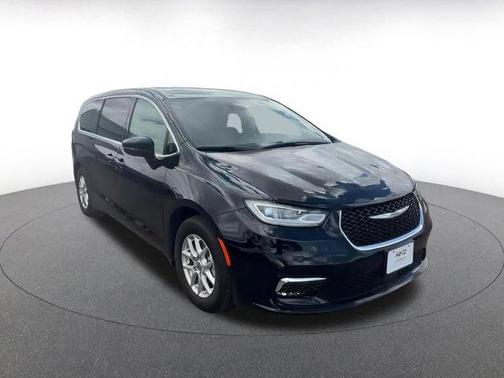 2024 Chrysler Pacifica Touring-L