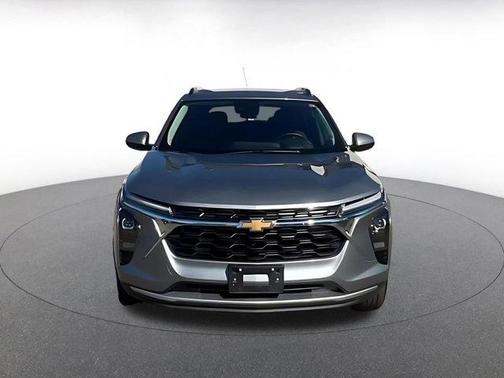 Sterling Gray Metallic 2025 Chevrolet Trax LT