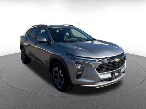 Sterling Gray Metallic 2025 Chevrolet Trax LT