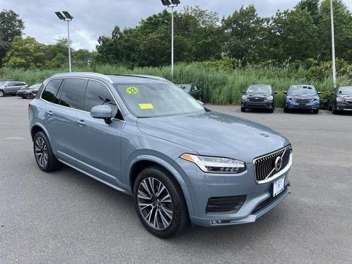 2022 Volvo XC90 T6 Momentum 7 Passenger