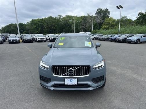 2022 Volvo XC90 T6 Momentum 7 Passenger