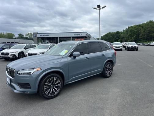 2022 Volvo XC90 T6 Momentum 7 Passenger