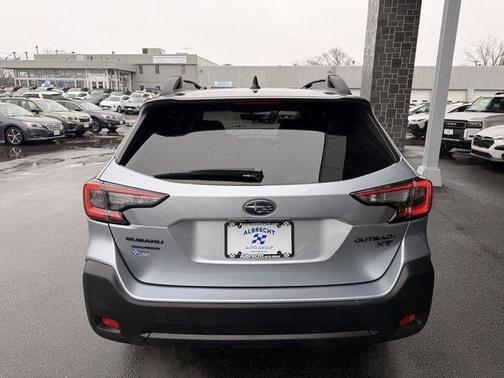 Ice Silver Metallic 2023 Subaru Outback Onyx Edition XT