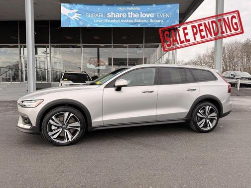 2025 Volvo V60 Cross Country B5 Plus