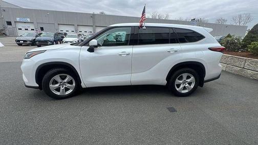 Wind Chill Pearl 2022 Toyota Highlander LE