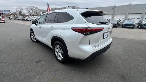 Wind Chill Pearl 2022 Toyota Highlander LE