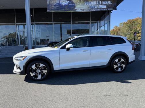 2021 Volvo V60 Cross Country T5