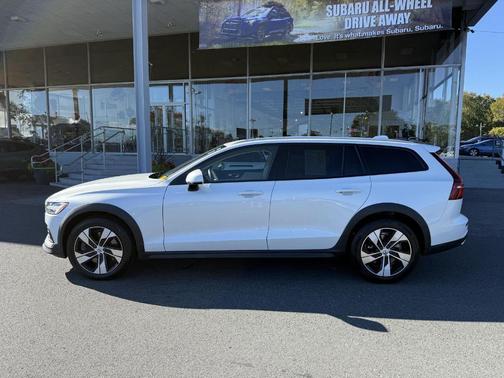 2021 Volvo V60 Cross Country T5