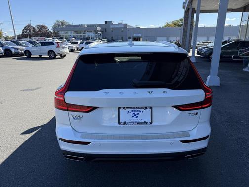 2021 Volvo V60 Cross Country T5