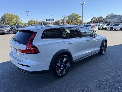 2021 Volvo V60 Cross Country T5