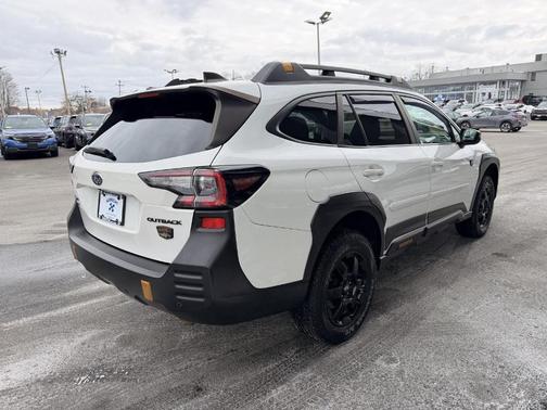 Crystal White Pearl 2022 Subaru Outback Wilderness