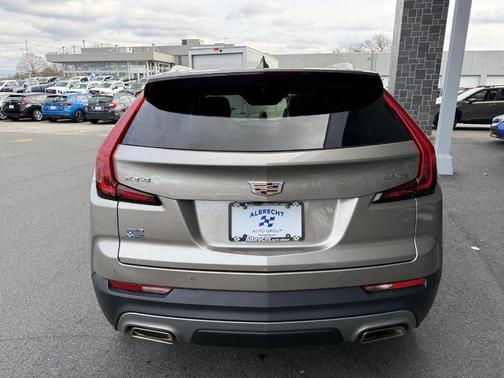 2022 Cadillac XT4 Premium Luxury