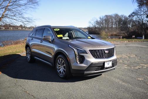 2022 Cadillac XT4 Premium Luxury